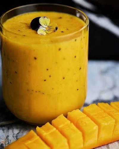 Mango-passion fruit smoothie